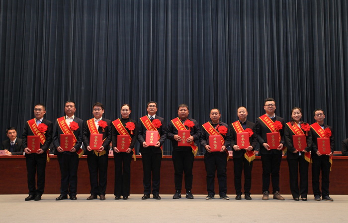 8先進(jìn)個人00.jpg